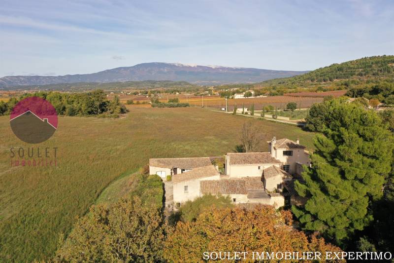 Le Mas aux 13 toits Mazan campagne vue Mont Ventoux et piscine à débordement